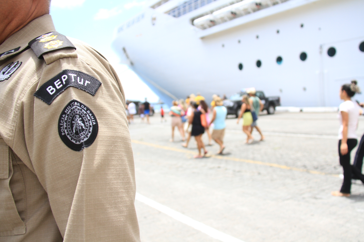 Operação Navio recepciona mil turistas em Salvador Política com Dendê